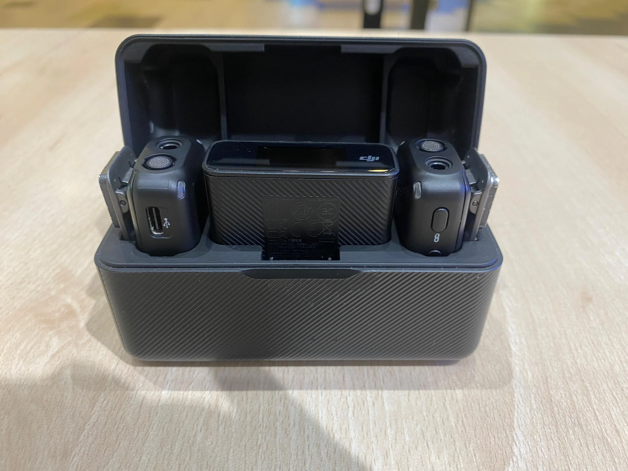 DJI MIC COMBO (2TRANSMITTER 1RECEIVER & CHARGING CASE) - Image 3