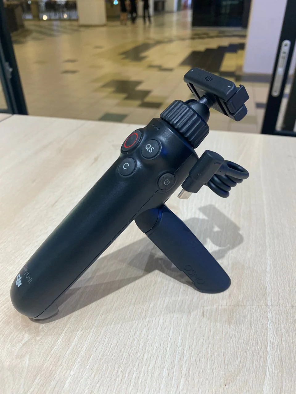 DJI Osmo Action Multifunctional Charging Handle (DISPLAY UNIT) - Image 2